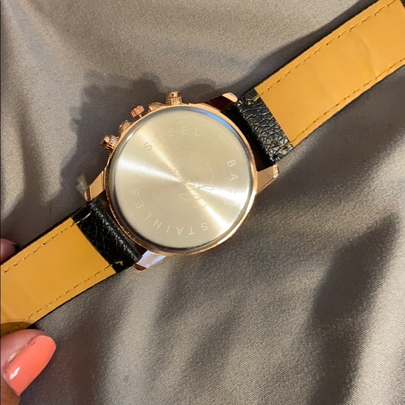 Women’s Watch - Picture 5 of 8